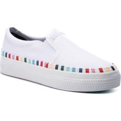 Tenisówki TOMMY HILFIGER - Slip On Rainbow Flatform Sneaker FW0FW04070 White 100. Białe półbuty damskie TOMMY HILFIGER, bez wzorów, z gumy, bez obcasa, na płaskiej podeszwie, bez zapięcia. Za 359,00 zł.