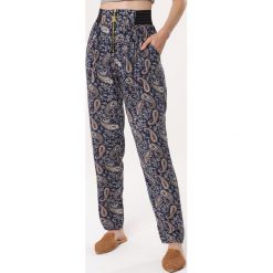 Granatowe Spodnie Eighteen. Niebieskie spodnie damskie Born2be, s, bez wzorów, z tkaniny. Za 39,99 zł.