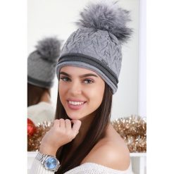 Czapka MIELA GREY. Szare szaliki damskie Czapka MIELA GREY, bez wzorów. W wyprzedaży za 29,00 zł.