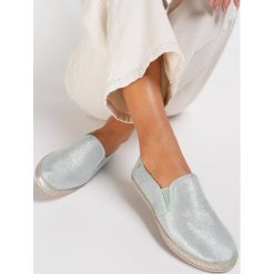 Niebieskie Slip On Marsylia. Niebieskie trampki i tenisówki damskie Renee, bez wzorów, bez zapięcia. W wyprzedaży za 39,99 zł.