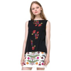 Desigual Top Damski Martine L Czarny. Czarne koszulki damskie marki Desigual, l, bez wzorów, bez kołnierzyka. W wyprzedaży za 126,00 zł.