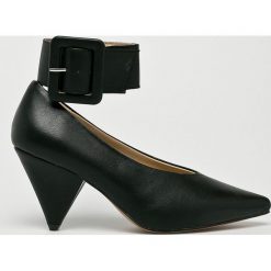 Answear - Czółenka Martin Pescatore. Czarne buty ślubne damskie marki ANSWEAR, z materiału, na obcasie. W wyprzedaży za 69,90 zł.