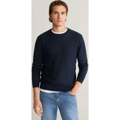 Mango Man - Sweter Ten. Swetry męskie Mango Man, s, bez wzorów, z elastanu, z okrągłym kołnierzem, bez kaptura. Za 139,99 zł.