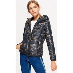 Pikowana kurtka - Khaki. Brązowe kurtki damskie pikowane Cropp, l. W wyprzedaży za 39,99 zł.