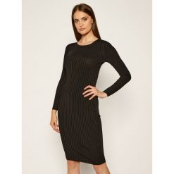 Sukienka dzianinowa Guess Angela W0YK90 Z2G50. Sukienki damskie Guess, s, z aplikacjami, z dzianiny, bez kołnierzyka, bez rękawów. Za 549,00 zł.