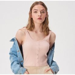 Prążkowany crop top - Różowy. Różowe topy damskie Sinsay, s, bez wzorów, prążkowane, bez kołnierzyka. W wyprzedaży za 14,99 zł.