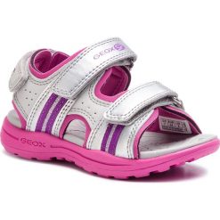 Sandały GEOX - J Vaniett G. B J926AB 05015 C0162 M Silver/Fuchsia. Szare sandały dziewczęce Geox, ze skóry ekologicznej, bez zapięcia. W wyprzedaży za 129,00 zł.