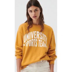 Bluza oversize z nadrukiem - Żółty. Żółte bluzy damskie Sinsay, s, z nadrukiem, bez rękawów, bez kaptura. Za 39,99 zł.