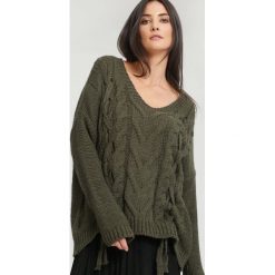 Ciemnozielony Sweter Cafes. Zielone swetry klasyczne damskie marki other, na jesień, uniwersalny. Za 79,99 zł.