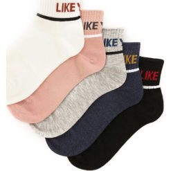 10-Pack Mix Kolorów Skarpetki Salvo. Szare skarpetki damskie Born2be, z nadrukiem. Za 49,99 zł.