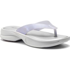 Japonki MELISSA - Odd Ad 32525 Lilac/Silver/White 53393. Białe klapki damskie Melissa, bez wzorów, z tworzywa sztucznego, bez obcasa. W wyprzedaży za 219,00 zł.