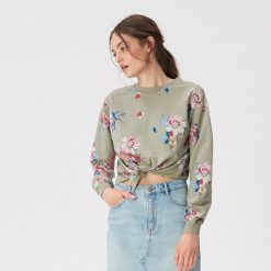 Bluza z wiązaniem w talii - Zielony. Zielone bluzy damskie Sinsay, s, bez wzorów, bez rękawów, bez kaptura. W wyprzedaży za 19,99 zł.