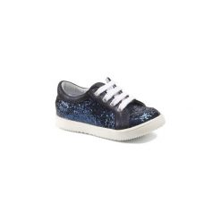 Buty Dziecko GBB SAMANTHA. Niebieskie trampki dziewczęce GBB, bez wzorów, bez zapięcia. Za 239,20 zł.
