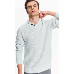Golfy męskie: SWETER MĘSKI Z DZIANINY STRUKTURALNEJ Z SZALOWYM KOŁNIERZEM