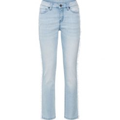 Dżinsy RELAXED z frędzlami bonprix jasnoniebieski "bleached". Jeansy damskie relaxed fit bonprix. Za 49,99 zł.