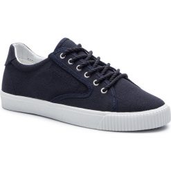 Tenisówki MARC O'POLO - 903 14433501 800 Navy 890. Niebieskie półbuty damskie Marc O'Polo, na co dzień, bez wzorów, z gumy, bez obcasa, na płaskiej podeszwie, bez zapięcia. W wyprzedaży za 209,00 zł.