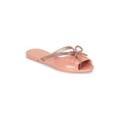 Klapki Melissa ELA CHROME. Różowe klapki damskie Melissa, bez wzorów, bez obcasa. W wyprzedaży za 181,30 zł.