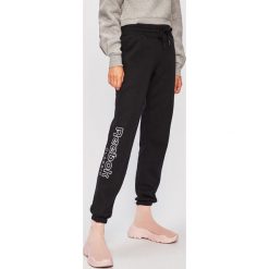 Reebok Classic - Spodnie. Czarne spodnie damskie Reebok Classic, s, bez wzorów, z bawełny, casualowe. W wyprzedaży za 199,90 zł.