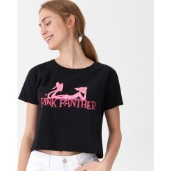 Koszulka The Pink Panther - Czarny. Czarne koszulki damskie House, s, bez wzorów, bez kołnierzyka, bez rękawów. Za 39,99 zł.