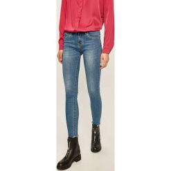 Answear - Jeansy. Niebieskie jeansy damskie ANSWEAR, s, bez wzorów, z elastanu, z obniżonym stanem. Za 119,90 zł.