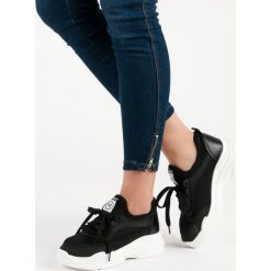 BUTY SPORTOWE NA KOTURNIE MCKEYLOR. Koturny damskie McKeylor, bez obcasa, na koturnie, bez zapięcia. W wyprzedaży za 115,00 zł.