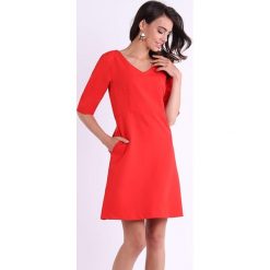 Sukienka w kolorze czerwonym. Czerwone sukienki damskie Jesienny butik, xs, bez wzorów, z dekoltem na plecach, bez rękawów, mini. W wyprzedaży za 117,95 zł.