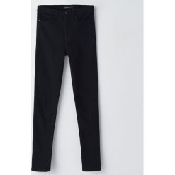 Jeansy high waist -. Jeansy damskie Cropp, z podwyższonym stanem. Za 89,99 zł.