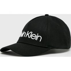 Calvin Klein - Czapka. Czarne czapki z daszkiem męskie Calvin Klein. Za 159,90 zł.