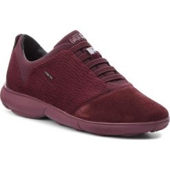 Półbuty GEOX - D Nebula C D621EC 0CK22 C7357 Dk Burgundy. Czerwone półbuty damskie Geox, na co dzień, bez wzorów, ze skóry, bez obcasa, na płaskiej podeszwie, bez zapięcia. W wyprzedaży za 359,00 zł.
