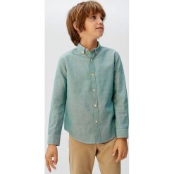 Mango Kids - Koszula dziecięca Oxford6 110-164 cm. Białe koszule chłopięce Mango Kids, bez wzorów, z bawełny, casualowe, bez kołnierzyka, z długim rękawem, długie. Za 59,90 zł.