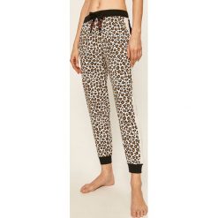 Dkny - Spodnie piżamowe. Piżamy damskie DKNY, s, bez wzorów, z elastanu, bez rękawów. W wyprzedaży za 239,90 zł.