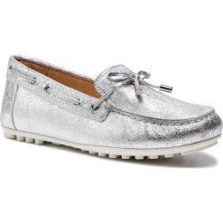 Mokasyny GEOX - D Leelyan A D724RA 0VINF C1007 Silver. Szare mokasyny damskie Geox, bez wzorów, z zamszu, bez obcasa, na płaskiej podeszwie, bez zapięcia. W wyprzedaży za 279,00 zł.
