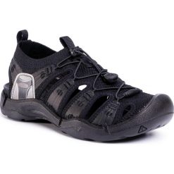 Sandały KEEN - Evofit 1 1023138 Triple Black. Czarne klapki damskie Keen, bez wzorów, z tworzywa sztucznego, bez obcasa. W wyprzedaży za 369,00 zł.