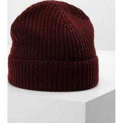 Johnstons Cashmere Czapka port. Czerwone czapki damskie marki Johnstons Cashmere, z kaszmiru. W wyprzedaży za 303,20 zł.