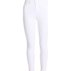 Topshop JAMIE NEW Jeans Skinny Fit white. Białe jeansy damskie marki Topshop, z elastanu. Za 229,00 zł.