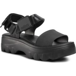 Sandały MELISSA - Kick Off Sandal Ad 32823 Black 50603. Czarne klapki damskie Melissa, bez wzorów, ze skóry ekologicznej, bez obcasa, na obcasie. Za 469,00 zł.