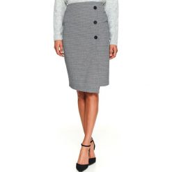Spódnica w pepitkę z guzikami. Czarne spódniczki damskie Top Secret, na zimę, bez wzorów, z tkaniny, eleganckie, ołówkowe. W wyprzedaży za 49,99 zł.