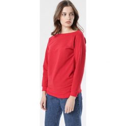 Czerwona Bluza Bessie. Czerwone bluzy damskie Born2be, xl, bez wzorów, z dzianiny, z długim rękawem, długie, bez kaptura. Za 69,99 zł.