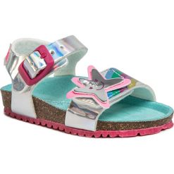 Sandały AGATHA RUIZ DE LA PRADA - 202989 M A-Plata. Szare sandały dziewczęce Agatha Ruiz de la Prada, ze skóry ekologicznej, bez zapięcia. W wyprzedaży za 129,00 zł.