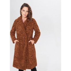 Płaszcz typu teddy z imitacji futra - Brązowy. Pomarańczowe płaszcze damskie Mohito, bez wzorów. Za 299,99 zł.