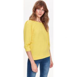 BLUZA DAMSKA Z WIĄZANIEM NA PLECACH I BUFIASTYMI RĘKAWAMI. Żółte bluzy damskie marki Top Secret, na zimę, bez wzorów, z bawełny, bez rękawów, bez kaptura. W wyprzedaży za 49,99 zł.