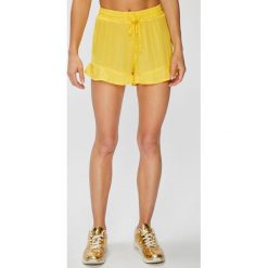 Tally Weijl - Szorty. Czerwone szorty damskie marki TALLY WEIJL, l, z dzianiny, z krótkim rękawem. W wyprzedaży za 39,90 zł.