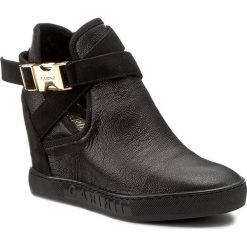 Botki CARINII - B3939 I00-360-000-B88. Czarne buty zimowe damskie marki Carinii, z materiału, na obcasie. W wyprzedaży za 289,00 zł.
