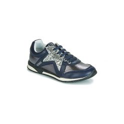 Buty Dziecko Guess LITZY. Niebieskie trampki dziewczęce Guess, z aplikacjami, bez zapięcia. Za 129,50 zł.