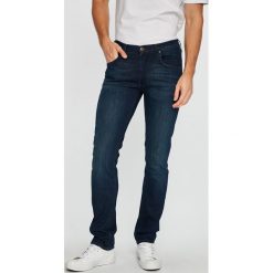 Lee - Jeansy Daren. Niebieskie jeansy męskie regular marki Lee. Za 329,90 zł.