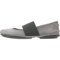 Camper RIGHT NINA Baleriny z zapięciem dark gray. Szare baleriny damskie marki Camper, bez wzorów, ze skóry, bez obcasa. W wyprzedaży za 367,20 zł.