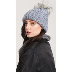Granatowa Czapka Clout. Niebieskie czapki damskie Renee, na zimę, z dzianiny. Za 59,99 zł.