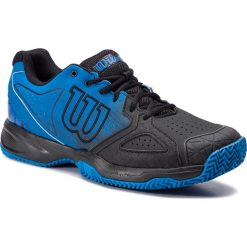 Buty WILSON - Kaos Devo Clay Court WRS325700 Black.Imperial Blue/Brillint Blue. Niebieskie buty sportowe męskie Wilson, ze skóry ekologicznej, bez zapięcia, tenisowe. W wyprzedaży za 239,00 zł.