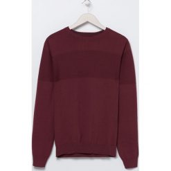 Dzianinowy sweter z bawełny - Bordowy. Czerwone swetry męskie Sinsay, s, bez wzorów, z bawełny, bez kołnierzyka, bez kaptura. Za 49,99 zł.