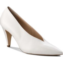 Półbuty HÖGL - 5-107700 White 0200. Białe półbuty damskie skórzane marki HÖGL, eleganckie, na obcasie. W wyprzedaży za 369,00 zł.